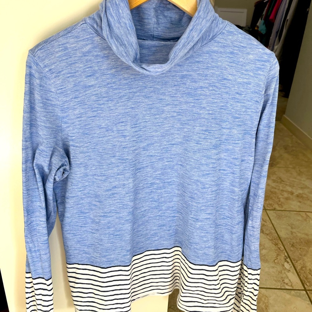 EUC Vineyard Vines blue turtleneck Sz M